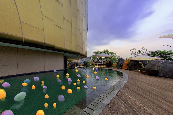 Pools & Facilities