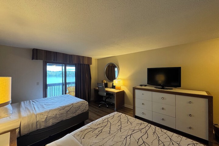 Room 4 of 115
