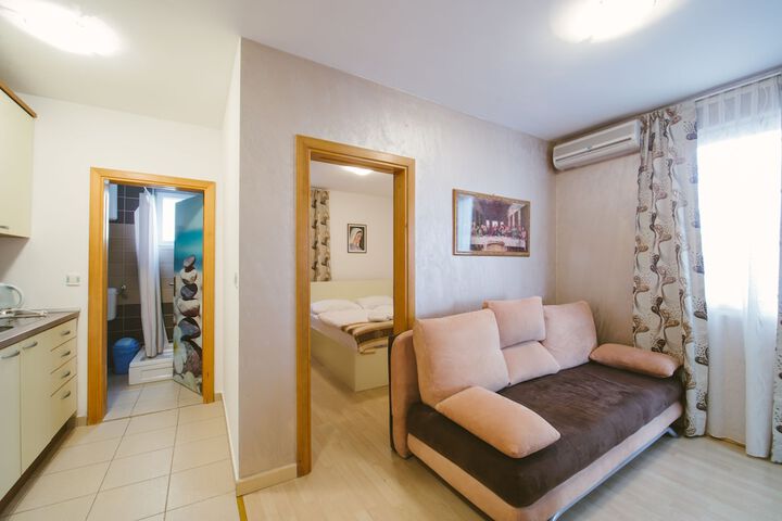 Room 45 of 103