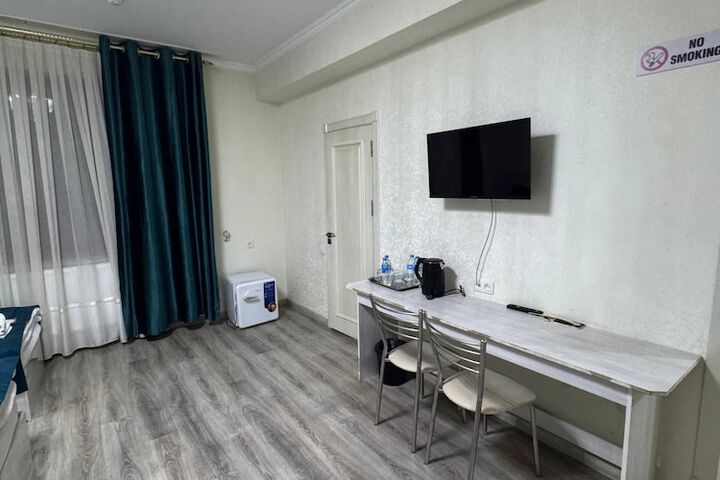Room 10 of 16