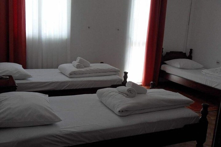 Room 12 of 18