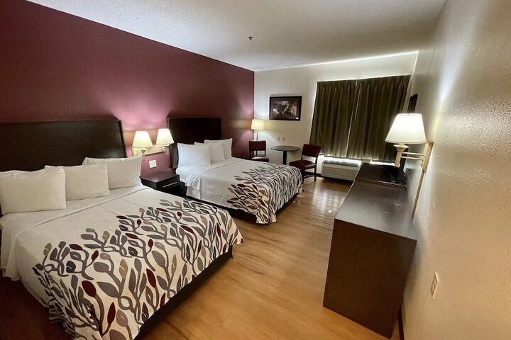 Double Deluxe 2 Double Beds (2 of 2)