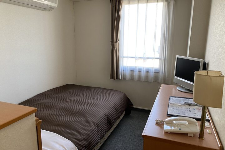 Room 9 of 99