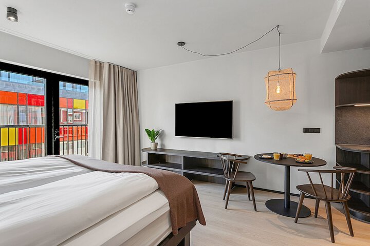 Room 11 of 48
