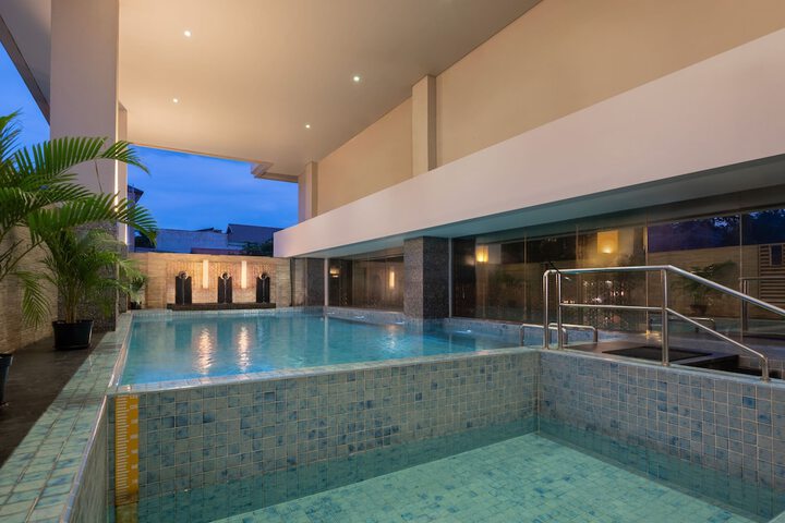 Hotel with Pool