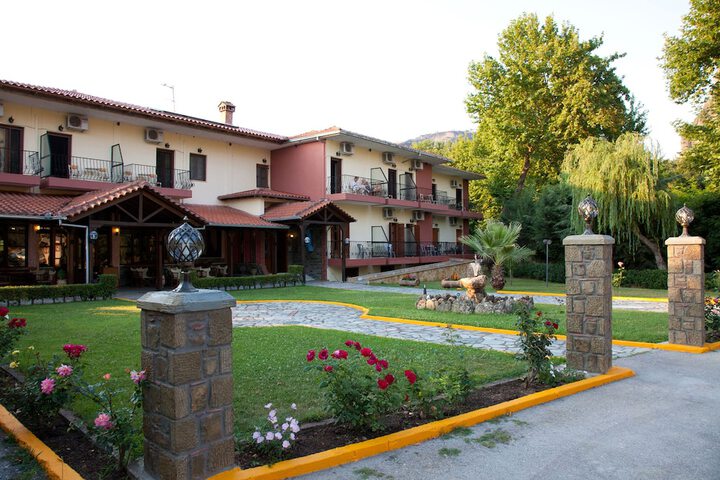 Hotel Exterior 28 of 40