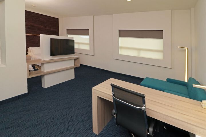 Room 2 of 94