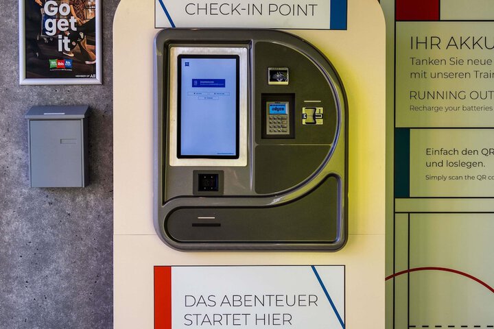 Check-in/check-out kiosk