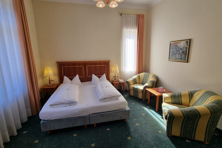 Room 5 of 79