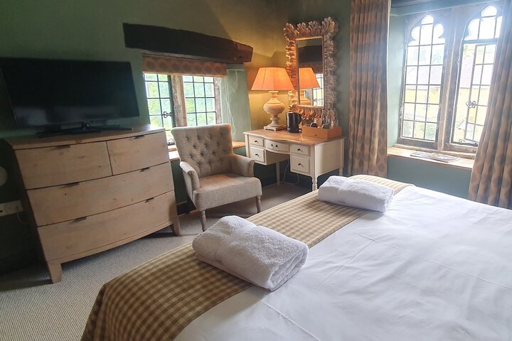 Room 2 of 32