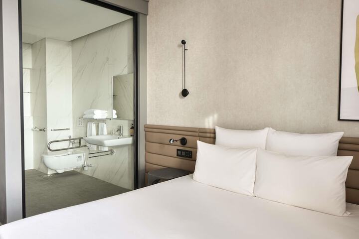 Room 9 of 119