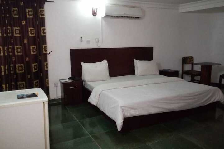 Nondon Hotels