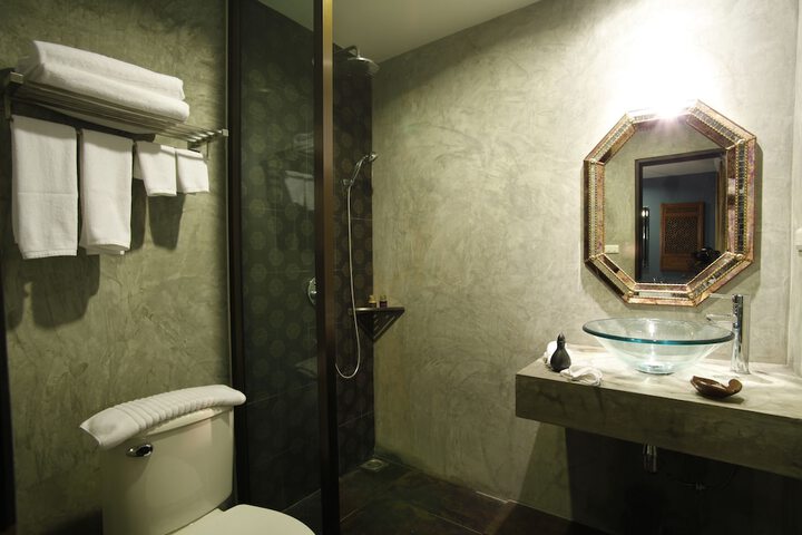 Room 52 of 65