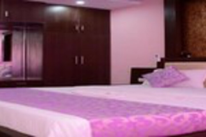 Room 6 of 17