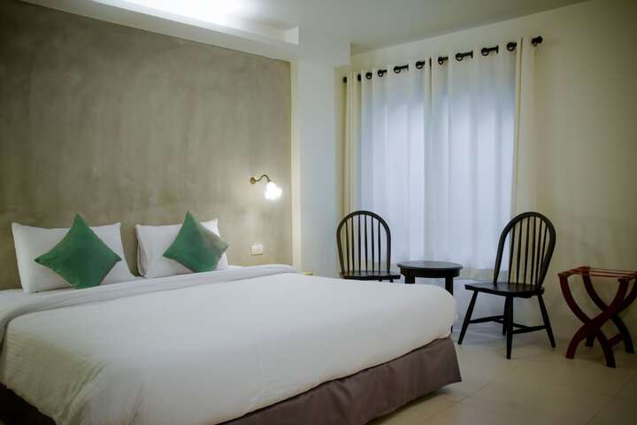 Room 12 of 42