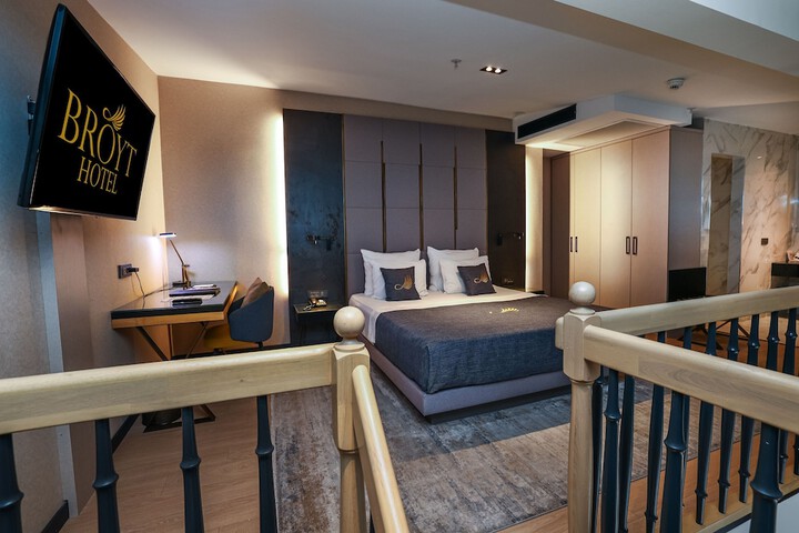 Room 51 of 80