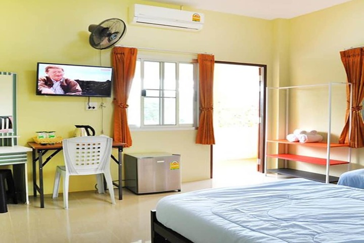 Room 4 of 113