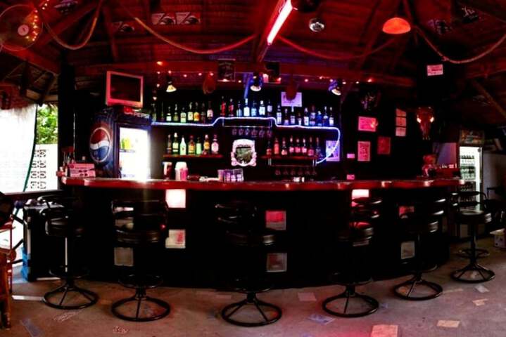 Lounge 37 of 51