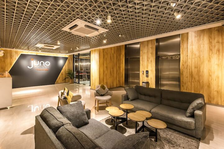Entrance & Lobby