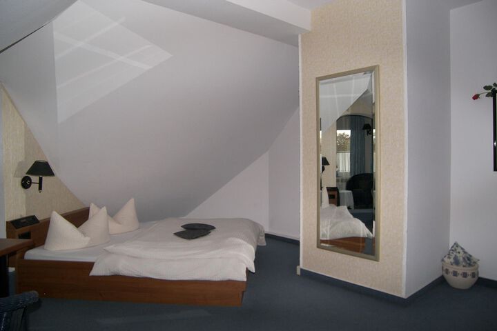 Room 5 of 22
