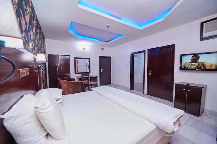 Room 13 of 51