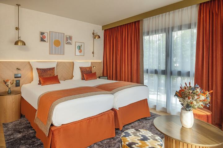 Room 28 of 156