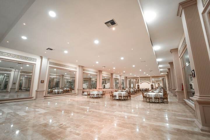 Ballroom/Hall 49 of 79