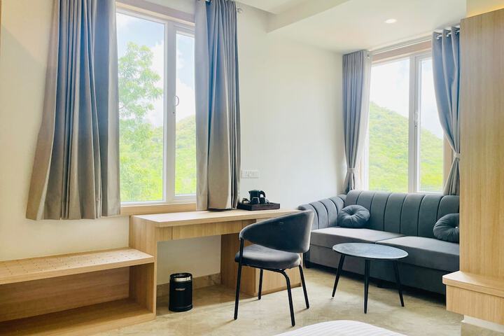 Room 12 of 16