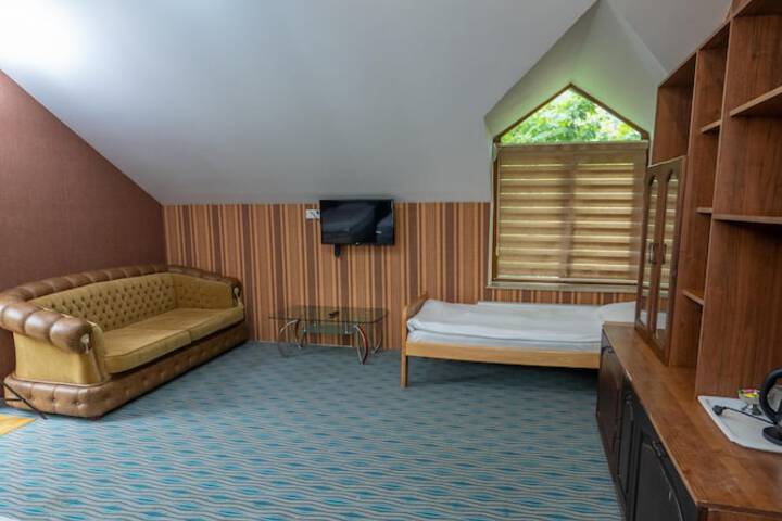 Room 12 of 22