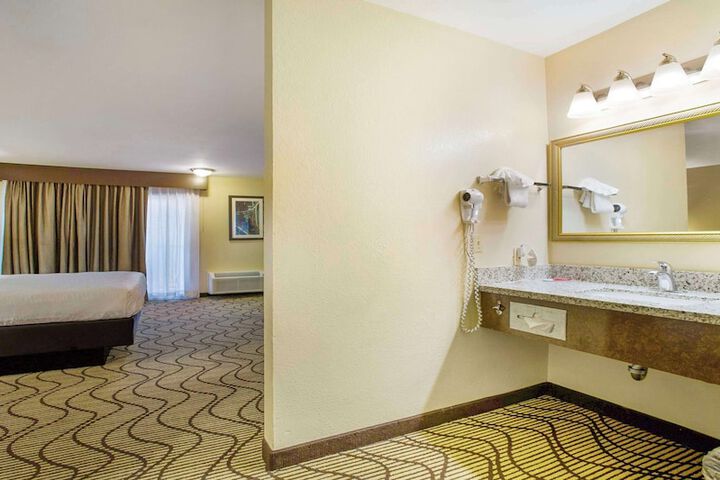 1 King Bed Microwave and Refrigerator Flat Screen Television High Speed Internet Accessible (20 of 20)