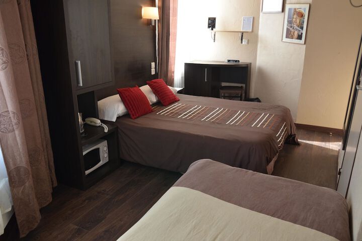 Room 11 of 48