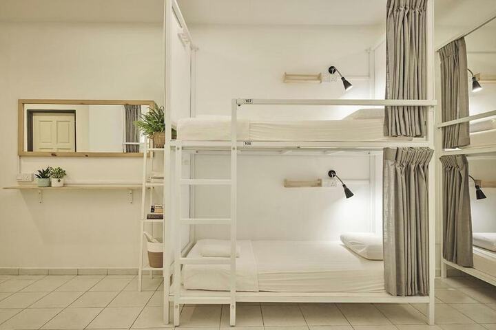 Room 6 of 25