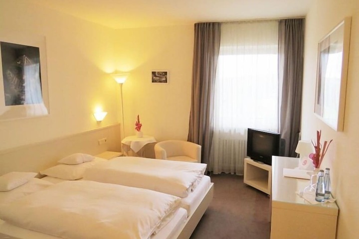 Room 15 of 40
