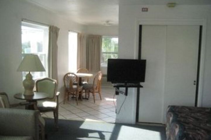 Room 11 of 15