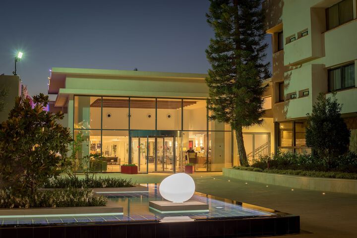 Hotel 2 of 64