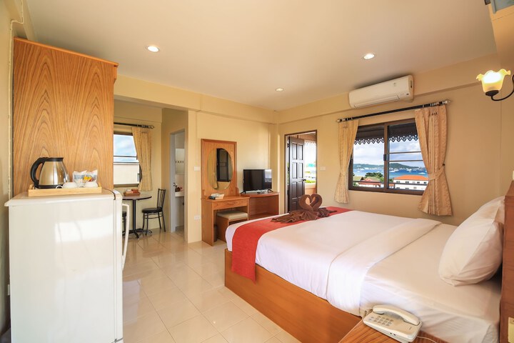 Room 6 of 19