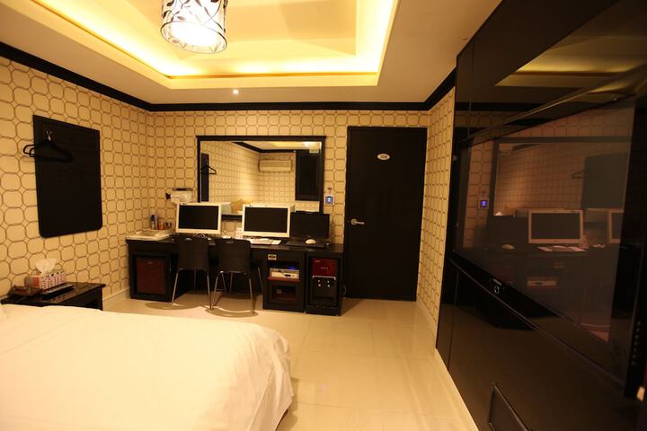 Room 35 of 52