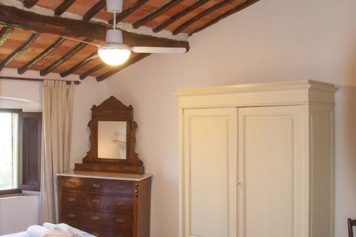 Room 4 of 31
