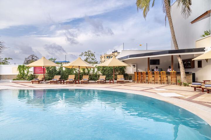 Pools & Facilities