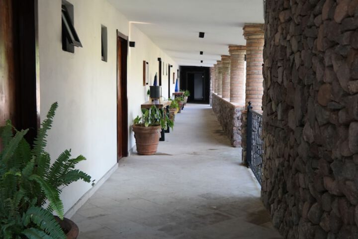 Ballroom/Hall 28 of 32