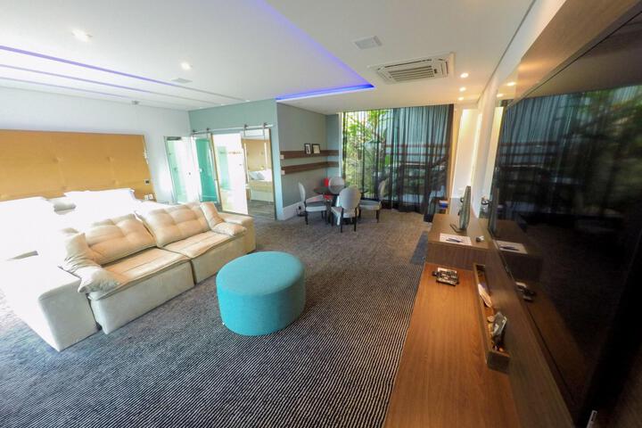 Room 3 of 146