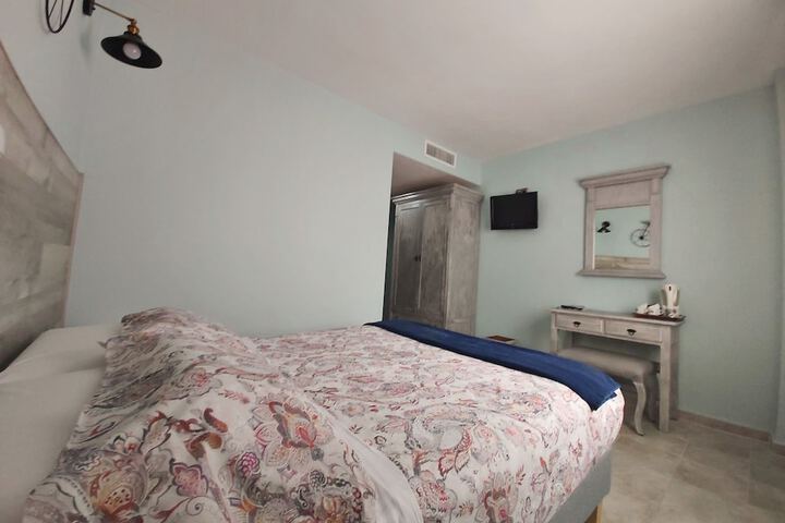 Room 35 of 49