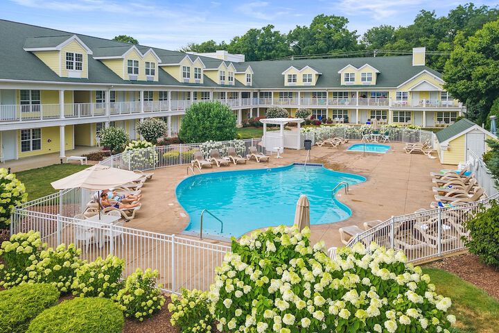 Swimming pool at Kelleys Island Venture Resort
