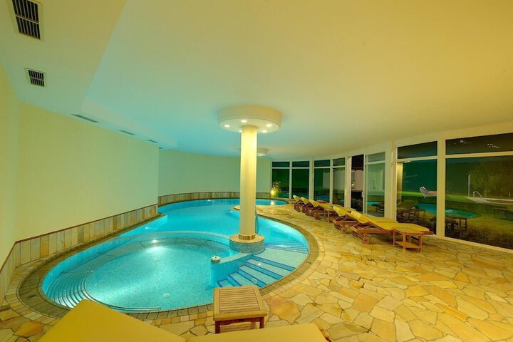 Spa 26 of 52