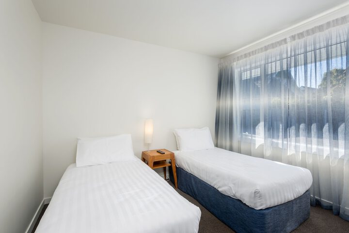 Room 4 of 37