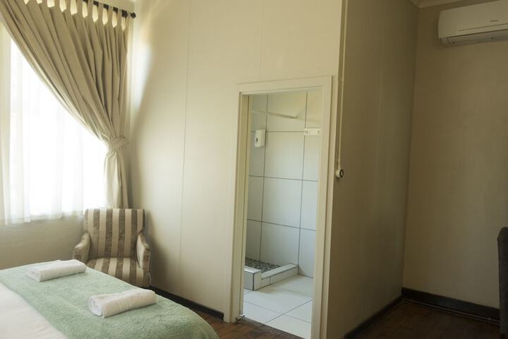 Room 27 of 29