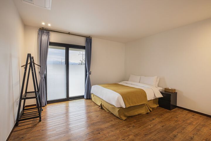 Room 5 of 226