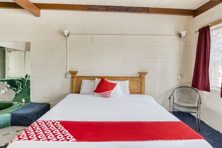 1 King Bed (7 of 19)
