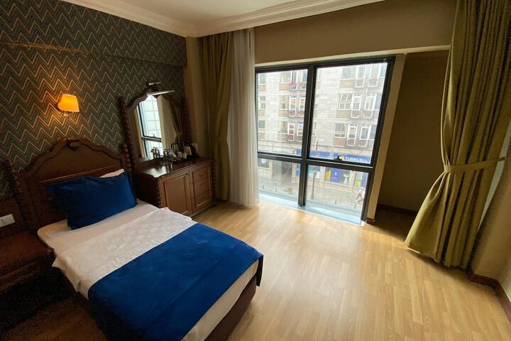 Room 22 of 46