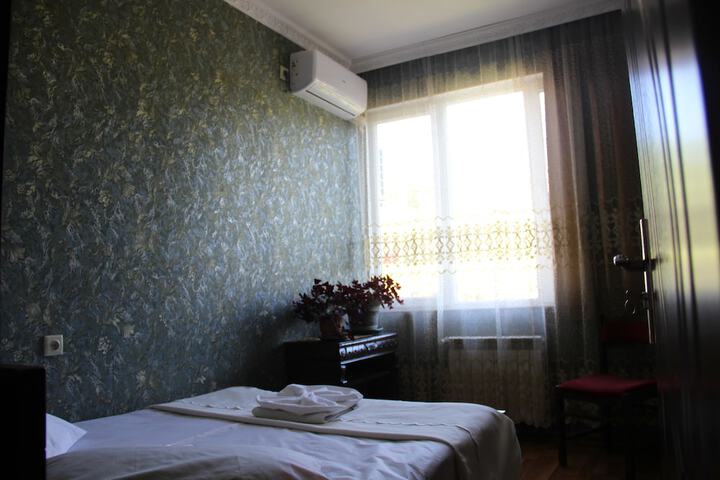 Room 10 of 17